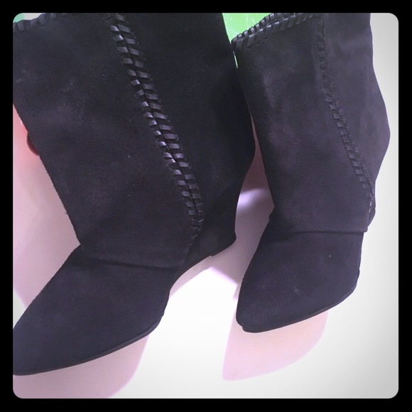 Black Charles David Suede Cool Booties BNIB! - Picture 1 of 8